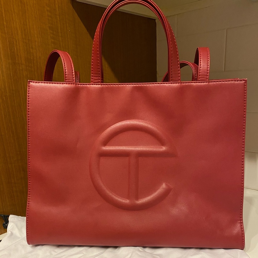 AUTHENTIC TELFAR MEDIUM OXBLOOD